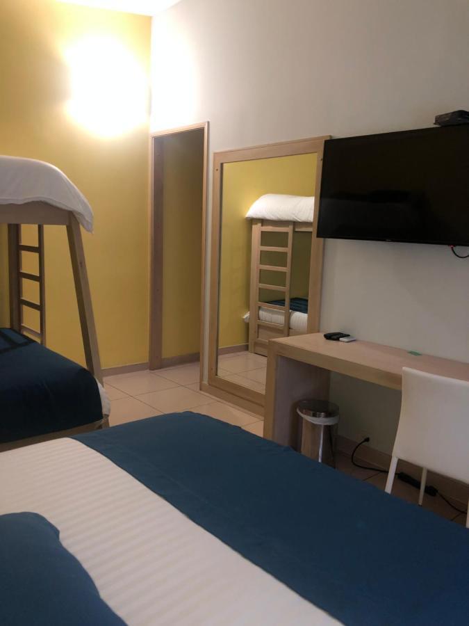 Hostel Paradise St Санта Марта Екстериор снимка